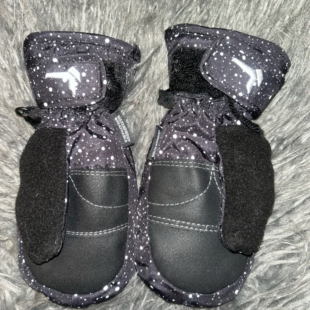 Kombi Spark Mittens Kids Small Ski or Snow